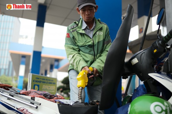 Giá xăng dầu tiếp tục giảm mạnh, RON95 xuống dưới 19.700 đồng/lít